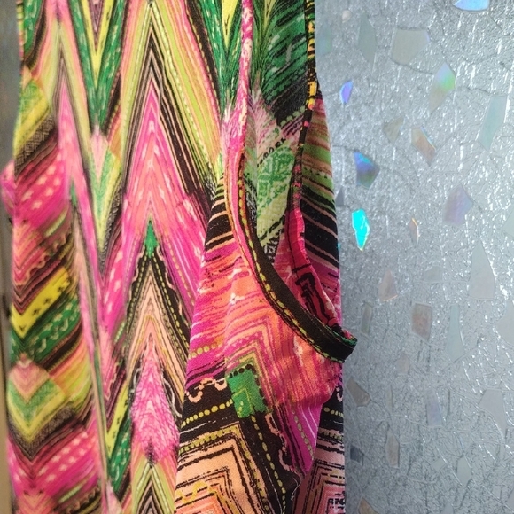 Sami & Jo Pink Sleeveless Blouse with Chevron Pattern - Picture 12 of 13